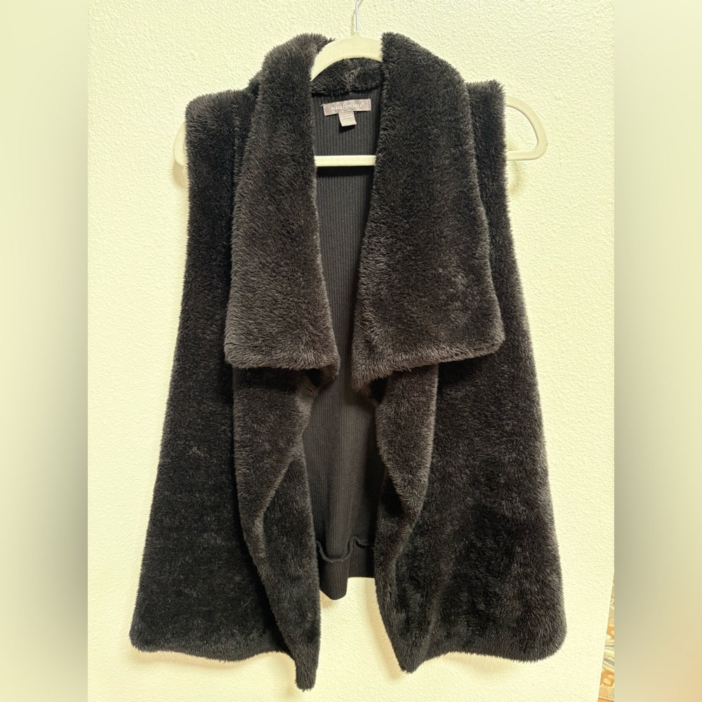 Peace & Pearls Black Faux Fur Vest Medium